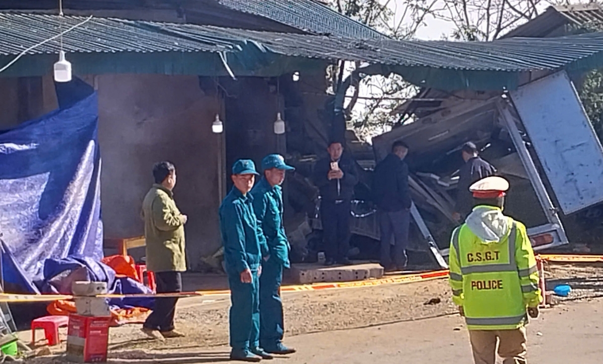 Truck crashes into convenience store, killing six in central Vietnam